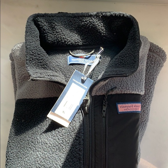 Vineyard Vines 1/2 Zip Sherpa - Picture 5 of 5